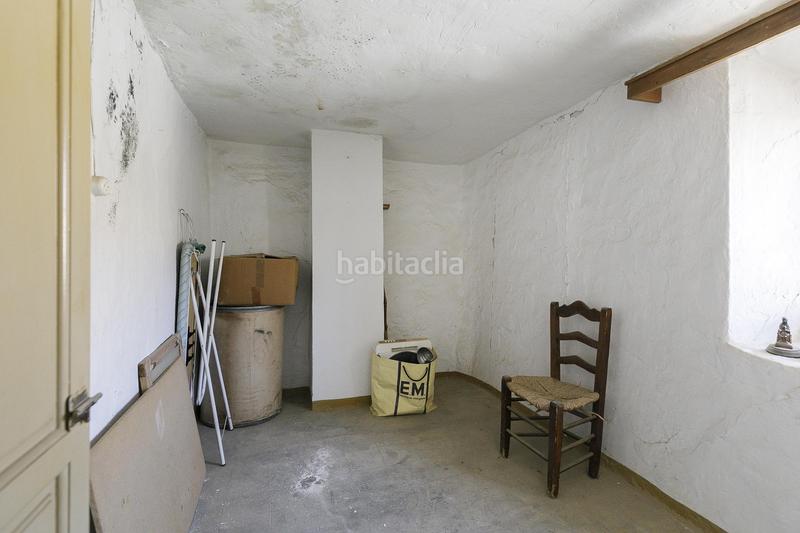 Foto f3edcbfd-a5a0-4235-b844-253a895556e7. Masía en calle de la iglesia 20 gran vivienda para reformar en el centro de dilar en Dílar