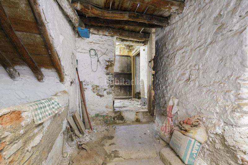 Foto fdbfb941-c92f-4d64-b8a1-1b296535084c. Masía en calle de la iglesia 20 gran vivienda para reformar en el centro de dilar en Dílar