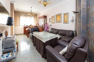 Casa adossada a Calle calle de montevideo 2. Exclusiva casa en la mejor avenida de maracena