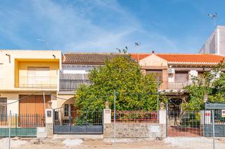 Casa a Calle balina 27. Se vende casa en dúrcal