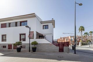 Casa a Calle de darwin 4. Casa en armilla, junto al nevada.
