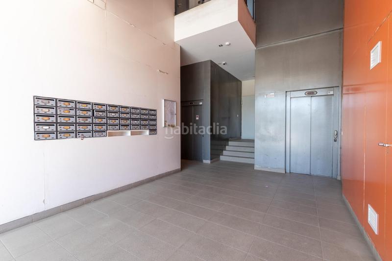 Foto cc4b9543-44ca-47aa-b923-71be3790dda7. Piso en calle de circunvalación 3 piso de 2 dormitorios con garaje y trastero en la mejor zona en Alhendín