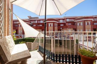 Maison jumelée à Calle del río monachil 7. Ven a conocer la casa adosada de tus sueños!!!