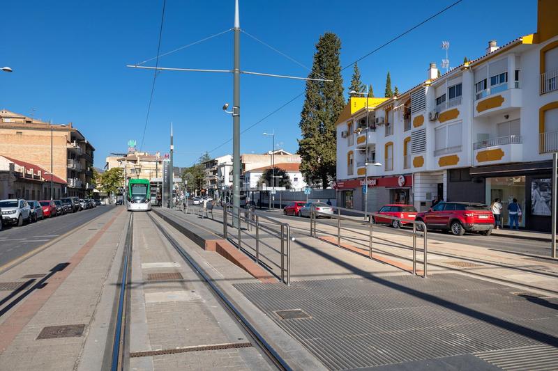 Foto 45985a2e-9209-4dd7-b711-0eaffc411304. Planta baja en calle de sacromonte 11 piso . junto a avda. reyes católicos en Albolote