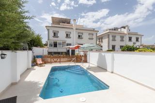 Xalet a Calle geranio 4. Preciosa casa con piscina en la mejor zona de ogijares