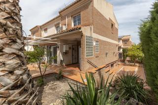 Casa aparellada a Calle mosto 12. Magnifica casa pareada en la mejor zona residencial de huetor ve