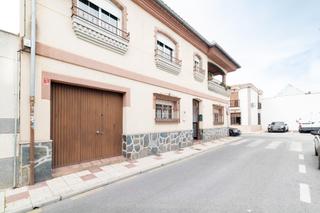 Casa adossada a Las parras 2. Oportunidad única! casa adosada haciendo esquina en maracena, gr