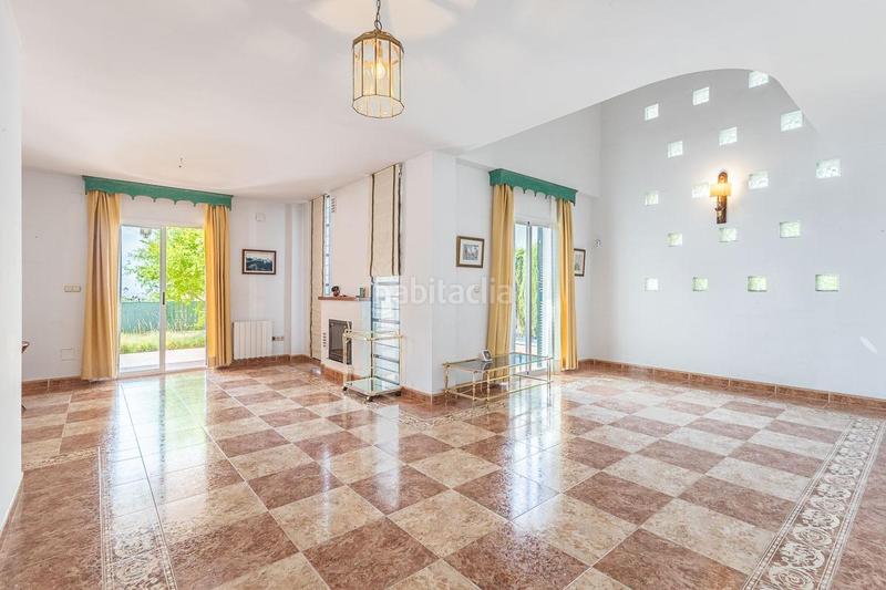 Foto 4ac48e8d-fbc5-4a9a-89a0-ee6d8310e4bf. Casa en calle almendro (ur.monte elvira 21 gran casa en urbanización el torreón en Albolote
