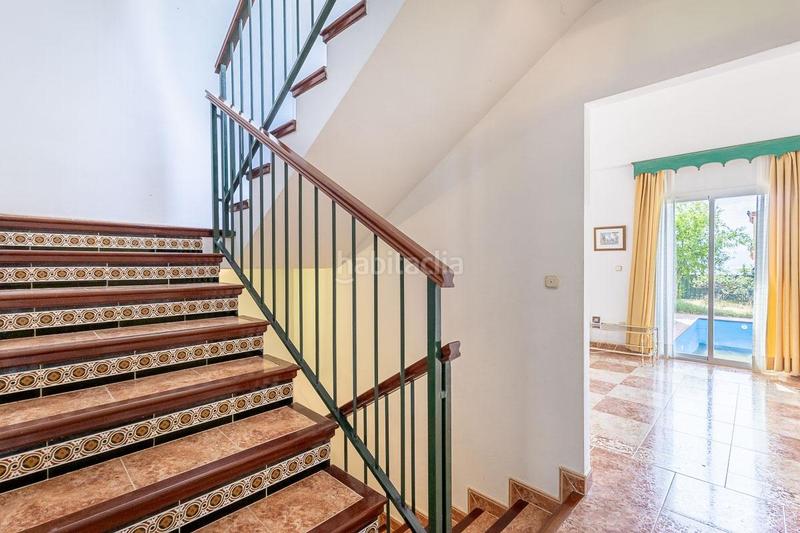 Foto 79d36977-ab6d-4788-b589-77ff7da83e5a. Casa en calle almendro (ur.monte elvira 21 gran casa en urbanización el torreón en Albolote