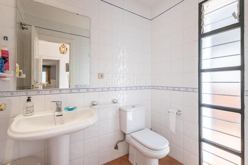 Foto c0626a76-a616-4639-8f18-2d0777c635d2. Casa en calle almendro (ur.monte elvira 21 gran casa en urbanización el torreón en Albolote