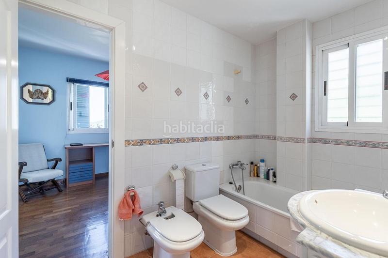 Foto e1c8242a-7730-49be-b6ee-cdb58dbbd6af. Casa en calle almendro (ur.monte elvira 21 gran casa en urbanización el torreón en Albolote