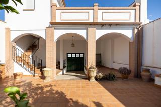 Casa adossada a Leones 16. Oportunidad de compra en albolote.