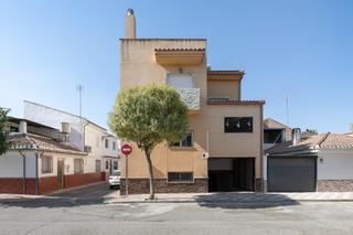 Maison jumelée à Calle de colombia 31. Tu hogar ideal en santa fe te está esperando!