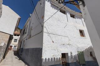 Casa a Calle fabrica 1. Venta de casa para reformar en albuñuelas