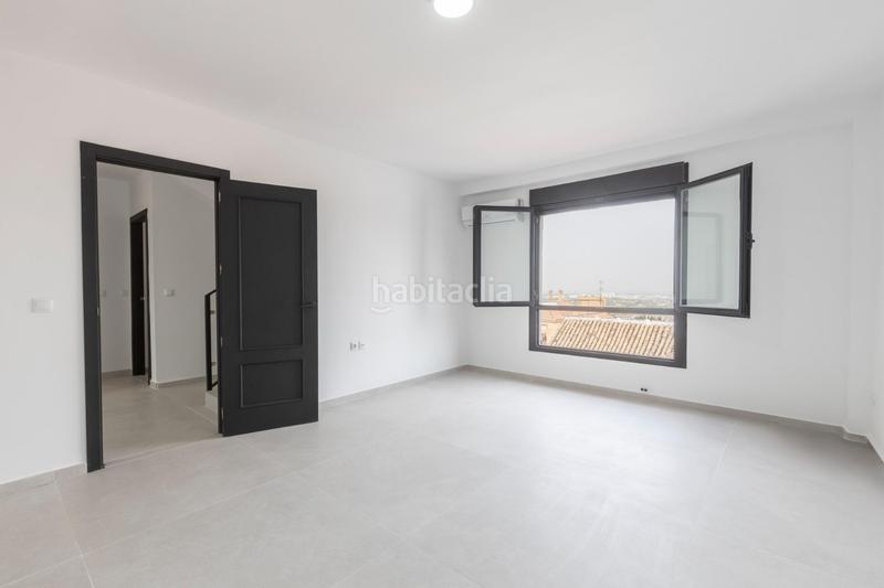 Foto 17239c6f-d292-4795-b2a6-0481bbf803be. Casa en calle de ávila 26 casa de obra nueva independiente en el barrio en Monachil