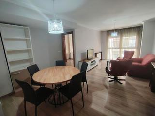 Location Appartement  Calle de albert einstein. Se alquila magnífico piso reformado para curso académico