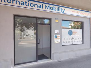 Lloguer Local Comercial a Calle de américa 22. Ponemos en alquiler este precioso local listo para entrar en ave