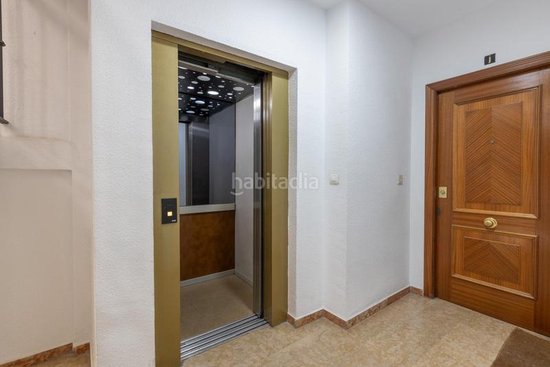 Foto d9620030-e52b-4d84-9830-e3cd816c9b48. Location appartement avec parking dans La Zubia Ciudad Zubia (La)