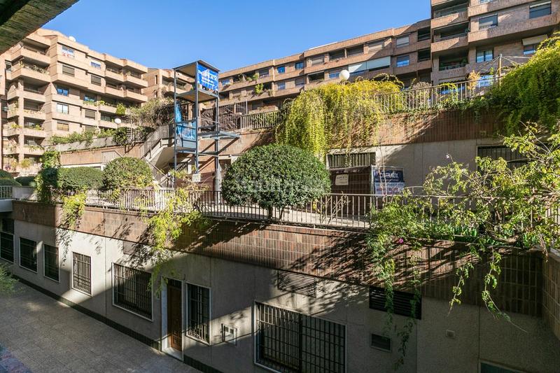 Foto bf504e7e-2b4d-4fc0-a645-4557ac798449. Piso en avenida avenida divina pastora triunfo jardin 8 en Granada