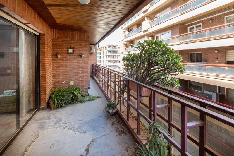 Foto 48456477-cced-4b17-b25c-5082bf6bf422. Appartamento in calle rector marin ocete 10 in Pajaritos Granada