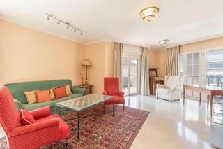 Appartement à Calle madre teresa 1. Gran piso en ubicación privilegiada, junto a la biblioteca de an