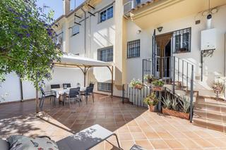 Casa  Calle arzobispo óscar romero 60. Casa adosada en peligros