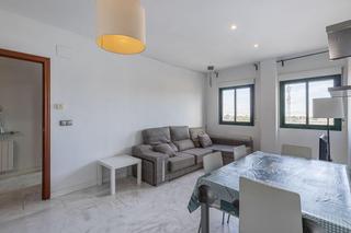 Ático  Calle duran 9. Piso en cajar con 3 dormitorios, garaje y piscina comunitaria.