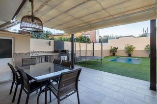 Casa  Calle de alfredo di stefano 32. Una vivienda excepcional en ambroz vegas del genil