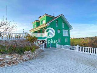Xalet  Villanueva. Gran chalet en ribadedeva con parcela de 18900 m2