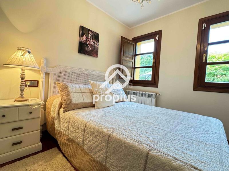 Foto 46803bc8-33f3-425b-b6f0-4bb5bd91f4a8. Chalet mit heizung parking pool in Llanes pueblo Llanes