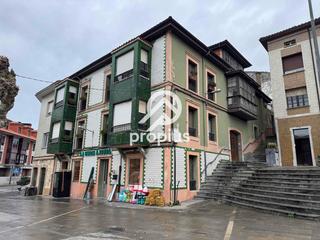Edifici  Parres piñera. Conjunto de edificios en el centro de posada de llanes