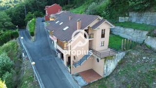 Casa adossada  Camino real. Chalet pareado en infiesto con finca con 6 dormitorios y 3 baños