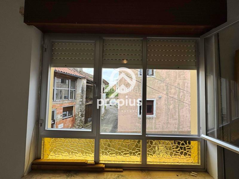 Foto 094b7a26-35e4-4603-8a5e-8a360e964a11. Casa adosada  de tres plantas en porrua en Llanes
