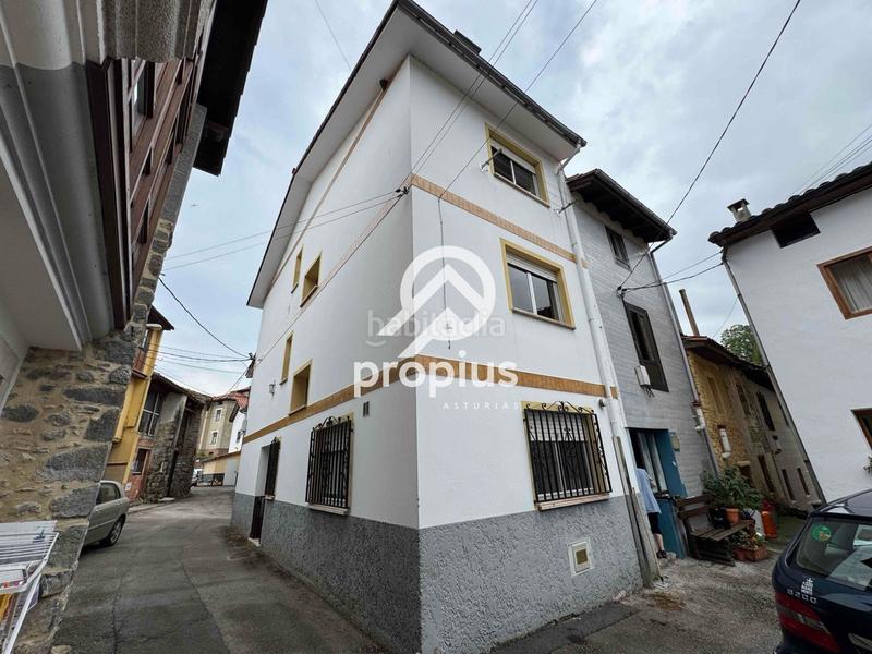 Foto 0d230aa2-505c-4713-8918-c9a66cf8e28c. Casa adosada  de tres plantas en porrua en Llanes