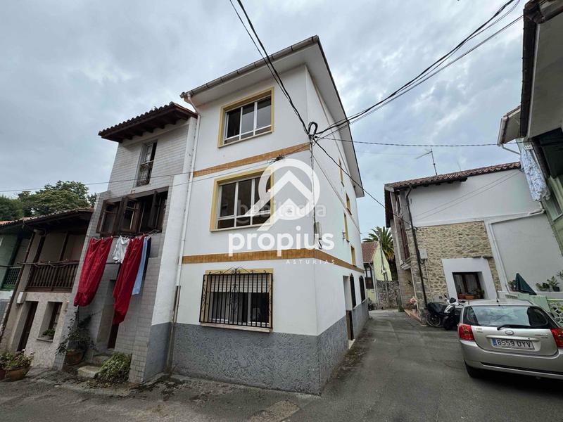 Foto b6668df6-2331-48df-b227-051b5629b1c1. Casa adosada  de tres plantas en porrua en Llanes
