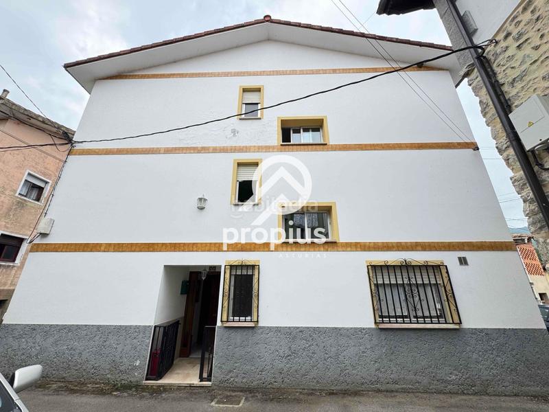 Foto d5b9aeb0-bfce-452e-b79a-e01fcafb5075. Casa adosada  de tres plantas en porrua en Llanes