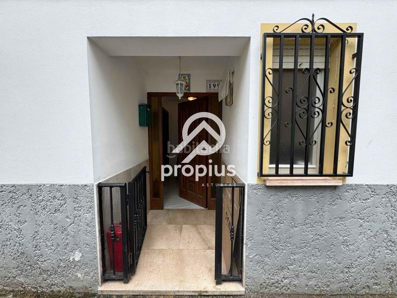 Foto e8b977e1-66cf-4a4d-91ff-a6c6912e047e. Casa adosada  de tres plantas en porrua en Llanes