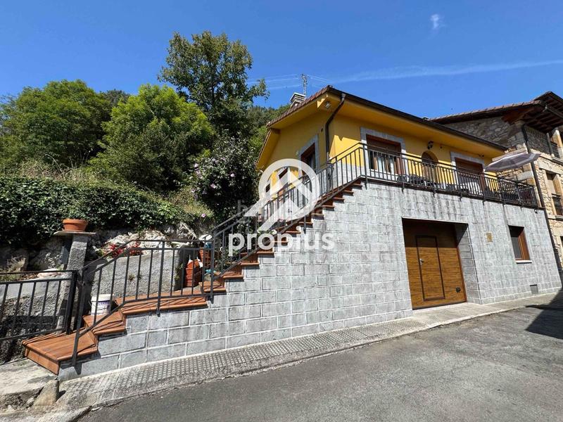Foto 6c257a90-fbee-4f0f-90cc-433dc00e8ef5. Casa adosada chalet adosado en carreña en Cabrales