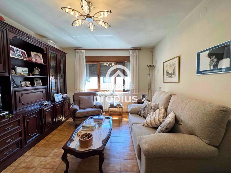 Foto f6087c7b-62c8-45a9-93c4-08d5d61e8903. Casa adosada chalet adosado en carreña en Cabrales