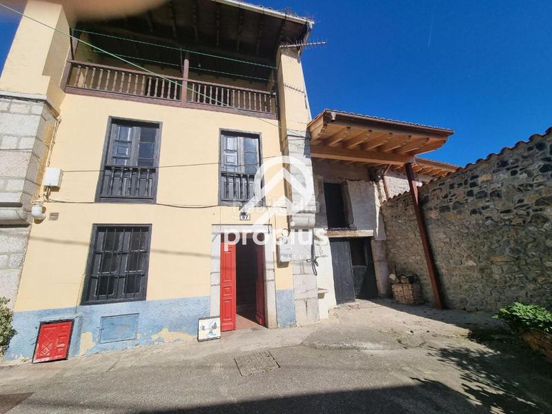 Foto af2b8584-5bec-415d-b2b3-eb03690c3f47. Casa adosada casa y cuadra en la borbolla en Vidiago-Pendueles-Tresgrandras Llanes