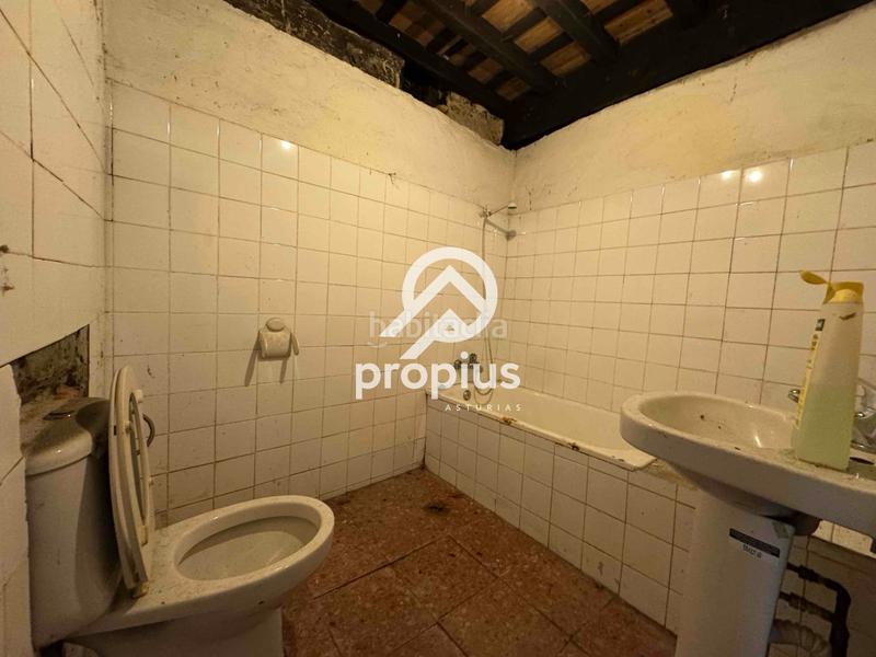 Foto 406d838f-a4b7-4c18-9cd6-2764922a63c6. Casa adosada casa con huerto y cuadra para reformar en Llanes