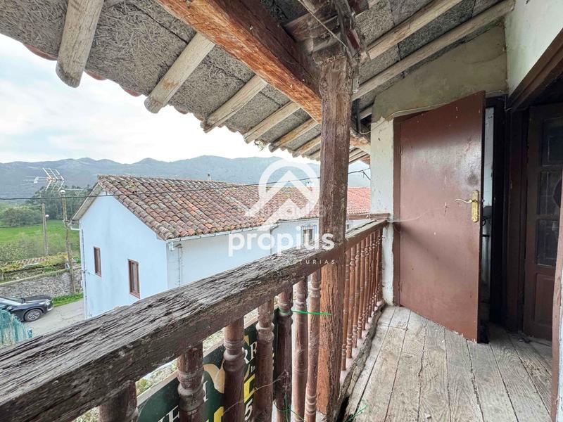 Foto 56a99b89-ee42-4962-9245-4751707ea14e. Casa adosada casa con huerto y cuadra para reformar en Llanes