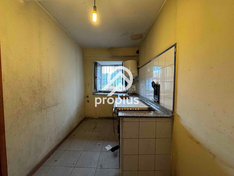 Foto 5f691dfc-e244-4454-bb5b-7ecd220e4549. Casa adosada casa con huerto y cuadra para reformar en Llanes