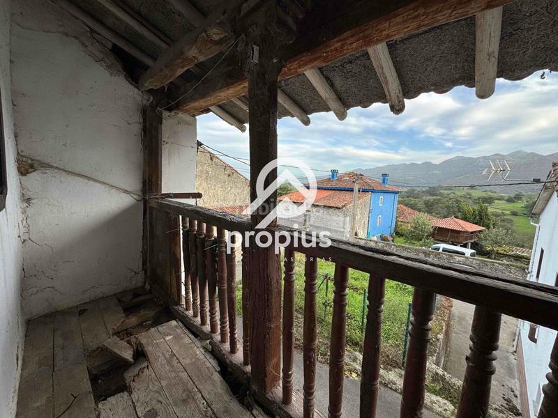 Foto 607a902d-cb79-495f-826c-02734f6158df. Casa adosada casa con huerto y cuadra para reformar en Llanes