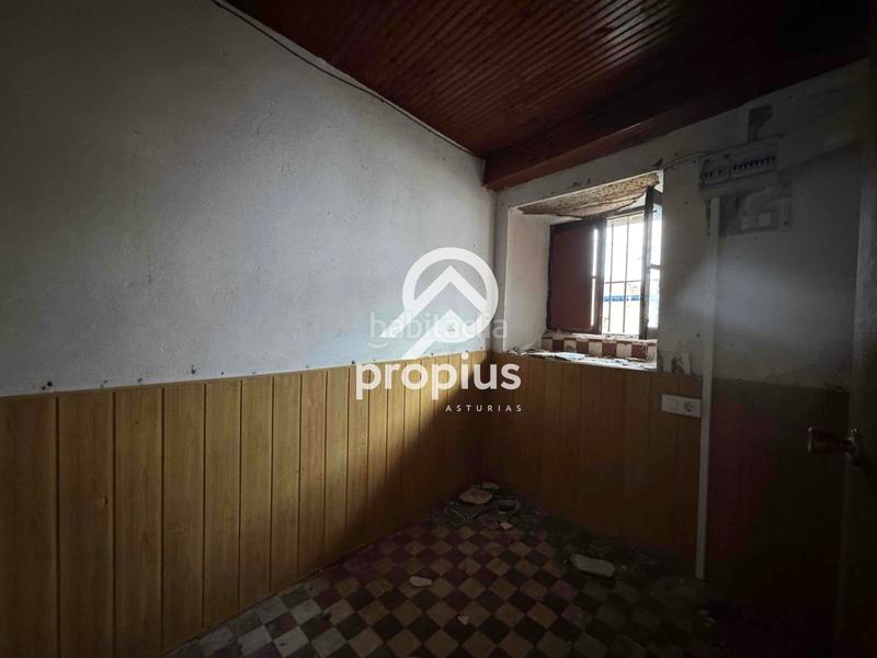 Foto 70f56d37-4701-4366-a987-79716ae84bc1. Casa adosada casa con huerto y cuadra para reformar en Llanes