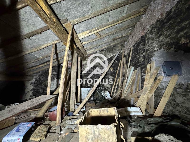 Foto 7bf6c84a-a13a-41da-a396-6b3cda7d1396. Casa adosada casa con huerto y cuadra para reformar en Llanes