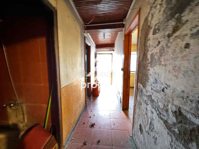 Foto 7ef6c32d-e6d8-424e-b842-4b438daabc21. Casa adosada casa con huerto y cuadra para reformar en Llanes