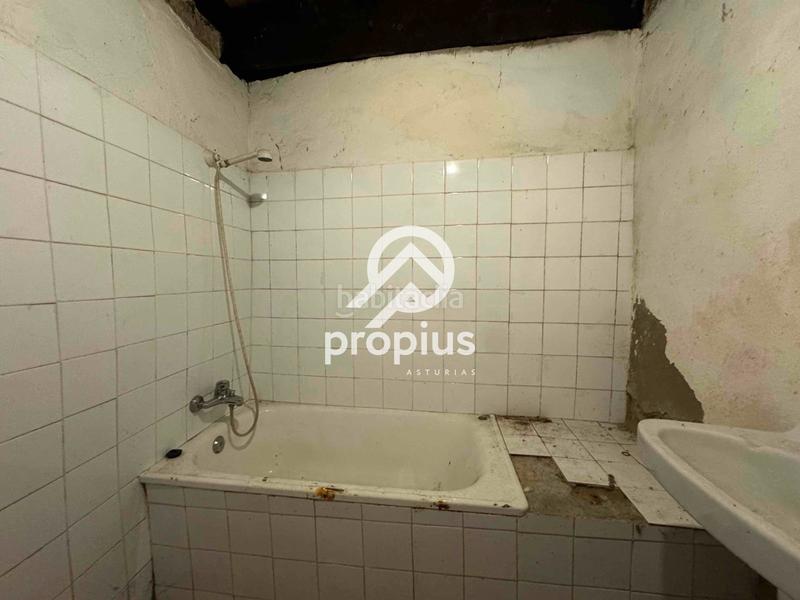 Foto 86d7caff-8fa1-4dce-b55f-dd9ef6a59da3. Casa adosada casa con huerto y cuadra para reformar en Llanes