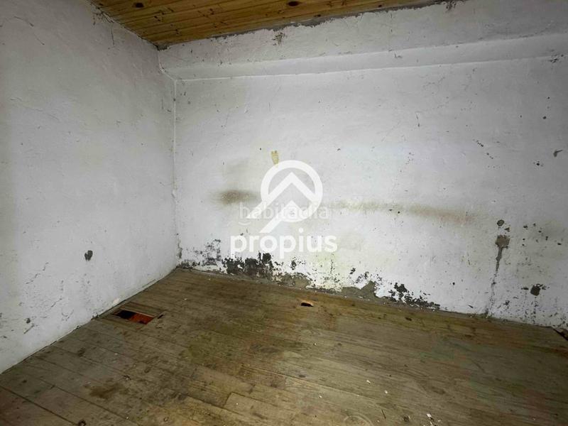 Foto 89e0ad09-0ae4-4161-865b-6e832a3a7b16. Casa adosada casa con huerto y cuadra para reformar en Llanes