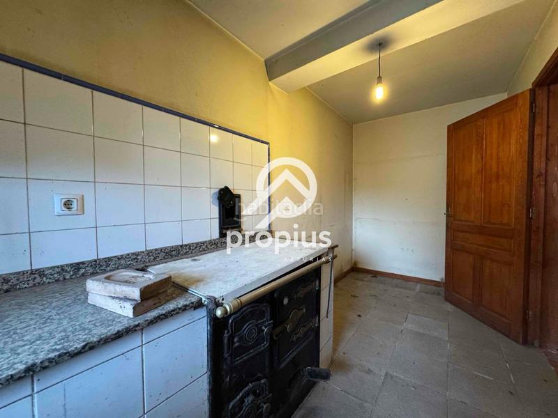 Foto c83a78dd-1c48-45da-ba67-3b4caaef111b. Casa adosada casa con huerto y cuadra para reformar en Llanes